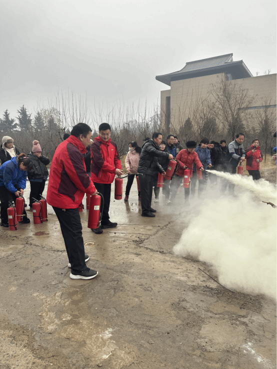體育場(chǎng)館物業(yè)管理人員參加消防安全知識(shí)培訓(xùn)